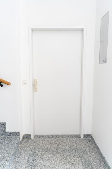Apartment Comfort Nahe Uno-city Und Vic Levestate